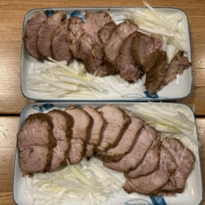 お肉は肩ロース使いましたが、レシピ通りに作って、柔らかくて美味しく出来ました。煮汁は、ラーメンのスープにして、翌日はチャーハンの味付けにも利用しました^ ^